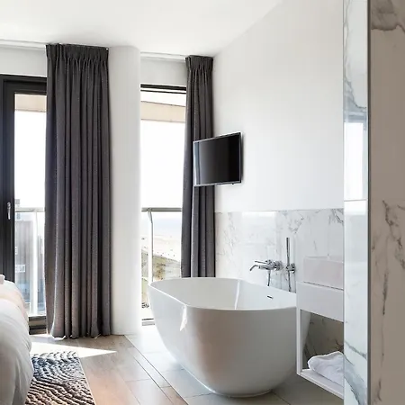Luxury North Sea Retreat With Garage شقة